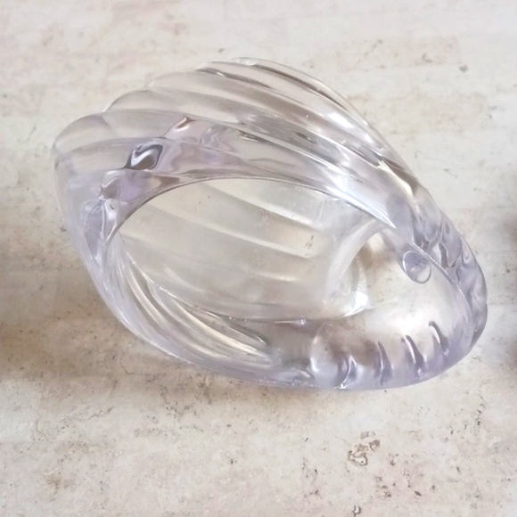 Vintage- Lucite Clear Swan Soap Dish With  Small Soaps, 5 1/2" Long,4" High - Picture 4 of 10